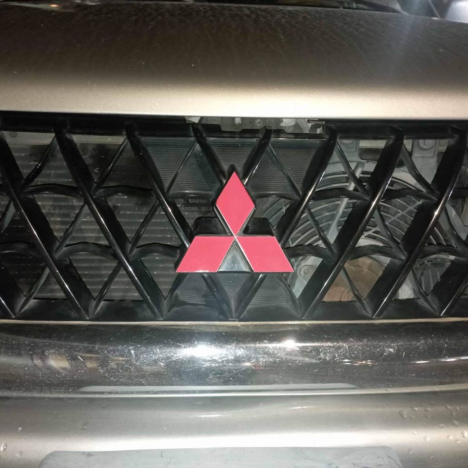 Emblema Mitsubishi Montero 90s-80s CROMADO